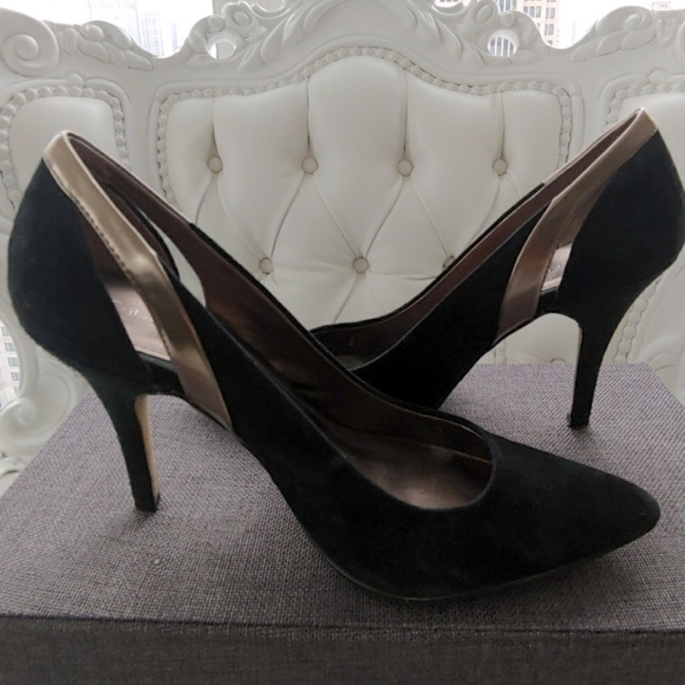 Calvin Klein Blk Suede Heels w/ Metallic Lthr Trim